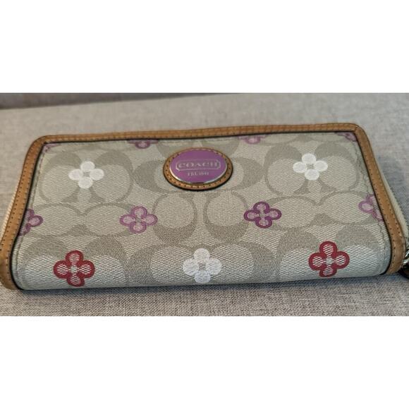 Coach Peyton Clover Signature Accordion zip around wallet canvas & leather - Picture 4 of 11